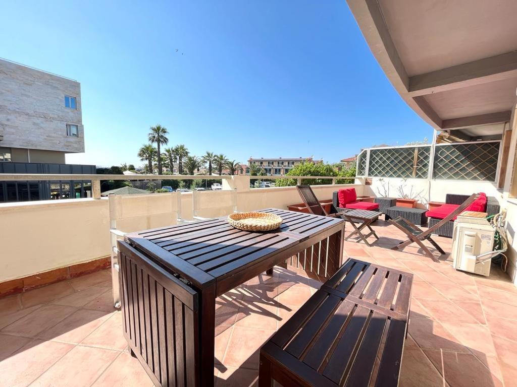 Imperiale Apartment Tirrenia Eksteriør bilde